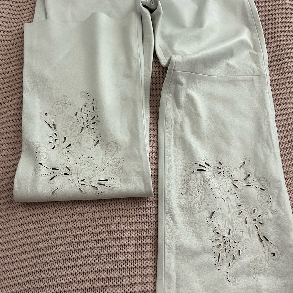 Express Elegant White Genuine Leather Pants with floral fretwork size 8 - Picture 5 of 15